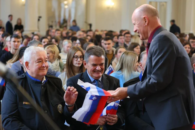 Zaradi izjemnega zanimanja obiskovalce sprejema tokrat kar štirikrat. Foto Črt Piksi
