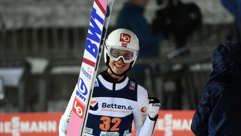 Fotografija: Daniel-Andre Tande se je po grdem padcu na planiški letalnici v velikem slogu vrnil na skakalnice. FOTO: Annegret Hilse/Reuters