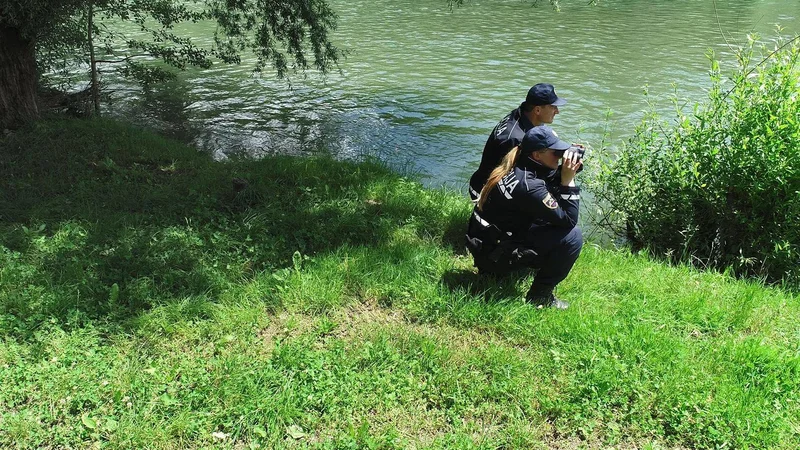 Fotografija: Na zahodnobalkanski migracijski poti je bilo letos do oktobra po Frontexovih statistikah registriranih 128.438 nezakonitih vstopov. Del te poti gre tudi prek Slovenije. FOTO: PU Novo mesto