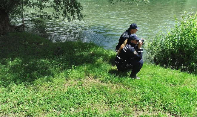 Na zahodnobalkanski migracijski poti je bilo letos do oktobra po Frontexovih statistikah registriranih 128.438 nezakonitih vstopov. Del te poti gre tudi prek Slovenije. FOTO: PU Novo mesto
