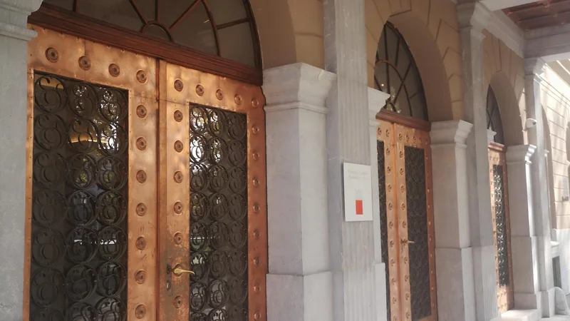 Fotografija: Vhod v novo domovanje Akademije za glasbo, kjer poteka mednarodni simpozij. FOTO: Akademija za glasbo