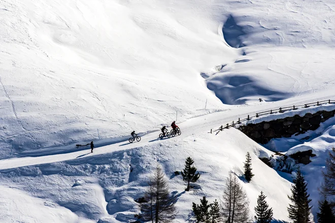 Ker se več kolesarjev osredotoča na kolesarske maratone, gran fonde in makadamkanje, grevlanja na ultra razdalje, sta aerobna vzdržljivost in funkcionalna mejna moč za tekmo bolj specifični, kot VO2 Max in anaerobna zmogljivost. Arhiv Polet/Hervis
