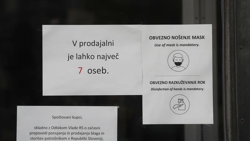 Fotografija: Prejšnji vladi bi morali priznati velik prispevek za zajezitev pandemije covida v popolnoma kaotičnih razmerah tako pri nas kot v Evropi in drugje. FOTO LEON VIDIC/DELO