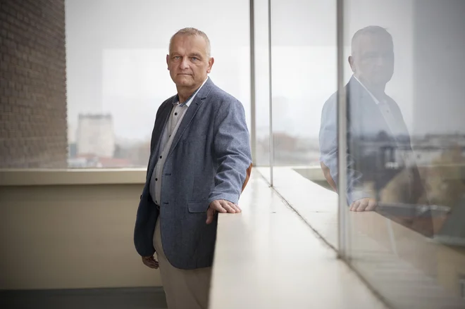 &raquo;Vedno sem se bil vajen odločati za težje stvari,&laquo; pravi Alojz Ihan. FOTO: Leon Vidic
