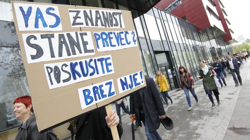 Stoletje kasneje je, sodeč po upravljanju s slovensko znanstveno sfero, odgovor presenetljivo preprost: vodijo nas ambiciozni slaboumneži, ki mislijo prekleto resno! FOTO: Mavric Pivk/Delo
