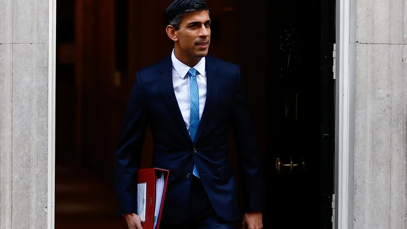 Fotografija: Neizvoljeni premier Rishi Sunak, ki pred Britance postavlja drastičen varčevalni načrt, je voditelj brez demokratične legitimnosti.
FOTO: Peter Nicholls/Reuters