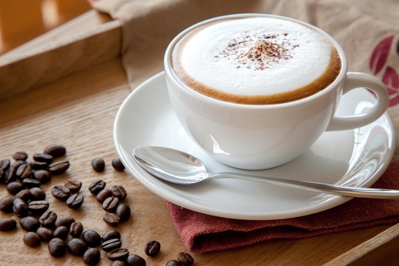 Fotografija: Na okus kave vplivajo različni dejavniki: temperatura vode, čas, ko je voda v stiku z mleto mešanico kavnih zrn, in pritisk. FOTO: Depostiphotos
