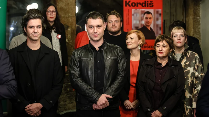 Fotografija: Čeprav je Miha Kordiš dosegel najslabši rezultat med vsemi kandidati za predsednika republike v prvem krogu, so po neuradnih ocenah v Levici dosegli to, da se je celotni politični diskurz prenesel bolj na levo. FOTO: Črt Piksi/Delo
