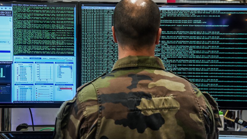 Fotografija: V dneh pred začetkom invazije se je obseg ruskih kibernetskih napadov na ukrajinsko informacijsko in drugo kritično infrastrukturo povečal desetkratno. Foto Philippe Huguen/AFP

