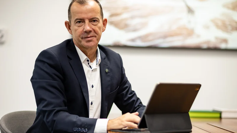 Fotografija: Prvi mož domače smučarske zveze je pred kopico nalog, te pa so posebej odmevne v pričakovanju nordijskega svetovnega prvenstva v Planici. FOTO: Črt Piksi/Delo