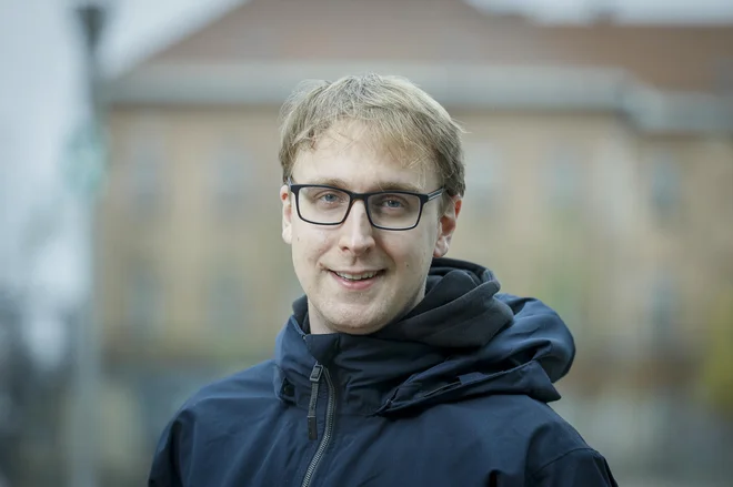 Zdravnik David Zupančič&nbsp;je po podelitvi nagrade glede uspeha knjige povedal, da je to nekaj, kar &raquo;si človek ne upa upati&laquo;. FOTO:&nbsp;Jože Suhadolnik/Delo

