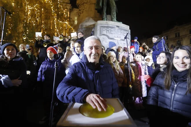 Ljubljana je zasijala brez župana Zorana Jankovića, stikalo je pritisnil podžupan
Aleš Čerin. Foto Leon Vidic
