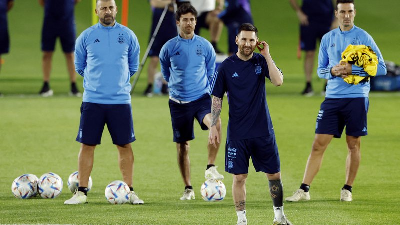 Fotografija: Lionel Messi med treningom Argentine. FOTO: Issei Kato/Reuters
