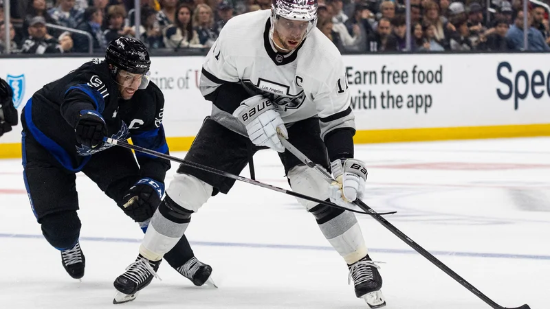 Fotografija: Anže Kopitar je postavil končni izid tekme. FOTO: Jason Parkhurst/Usa Today Sports
