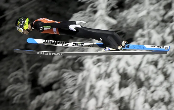 Slovenski skakalni as Anže Lanišek je ohranil odlično formo iz sezone 2021/22. FOTO: Lehtikuva Lehtikuva/Reuters

