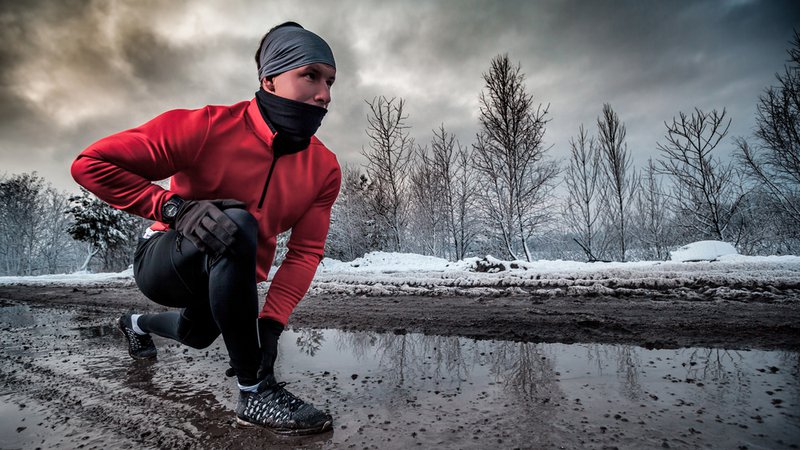 Fotografija: Če želite izgubiti nekaj kilogramov, ali obdržati težo, ki si jo želite, je to lahko prednost, ki vas motivira, da se še vedno odpravite ven in tečete, tudi ko je mraz. FOTO: Arhiv Polet/Shutterstock 
