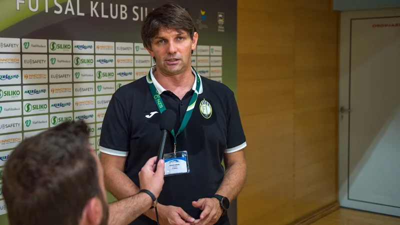 Fotografija: Trener Dobovca je Kujtim Morina. FOTO: Robi Kramperšek/FK Siliko