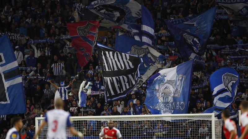 Fotografija: Prizor s septembrske ligaške tekme med Portom in Sportingom iz Brage na štadionu Dragao. FOTO: Pedro Nunes/Reuters
