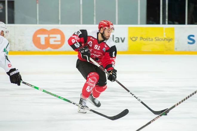 Žan Jezovšek (na fotografiji) se je v soboto vpisal med strelce v alpski ligi.&nbsp;FOTO: HDD Jesenice
