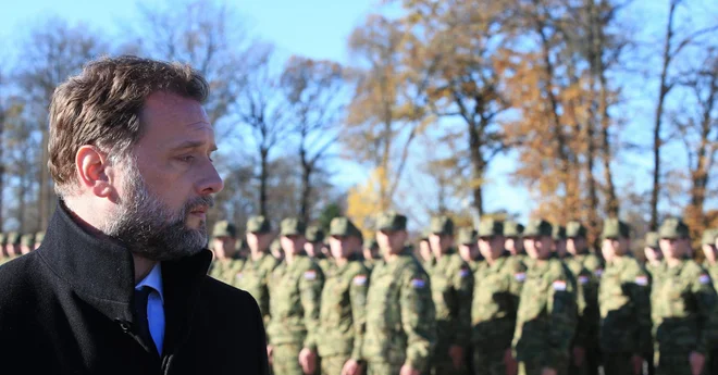 Obrambni minister Mario Banožić, ki mu je predsednik Milanović zavrnil dopis s prošnjo za soglasje za urjenje, je prepričan, da bi bilo škoda, če hrvaška vojska ne bi bila del misije EU. FOTO: Marko Mrkonjić/Cropix
