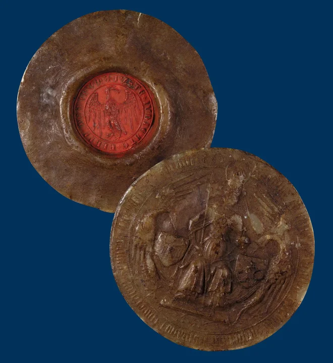 Pečat cesarja Karla IV. Luksemburškega z listine o povišanju Žovneških v grofe Celjske, Brno, 30. septembra 1372. FOTO: hrani Arhiv RS, SI AS 1063/4291

