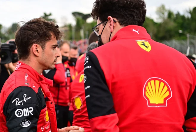 Charles Leclerc in Mattia Binotto nista bila zmagovalna kombinacija. FOTO: Andrej Isaković/AFP
