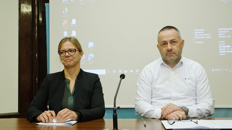 Fotografija: Pogajanja med ministrstvom za zdravje in sindikatom Fides. Ministrica za javno upravo in minister za zdravje. FOTO: Jože Suhadolnik/Delo
