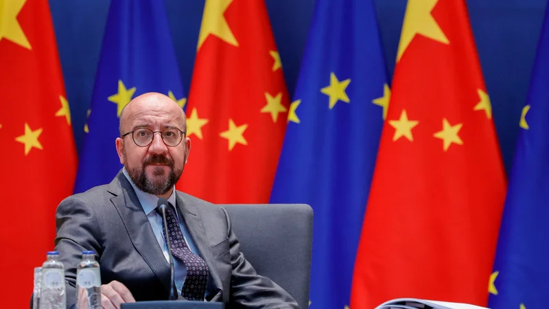 Fotografija: Preden se je Charles Michel napotil v Peking, so nekateri evropski funkcionarji od njega zahtevali, naj odpove potovanje in s tem izrazi negodovanje EU zaradi aretacij demonstrantov. FOTO: Olivier Matthys/Reuters
