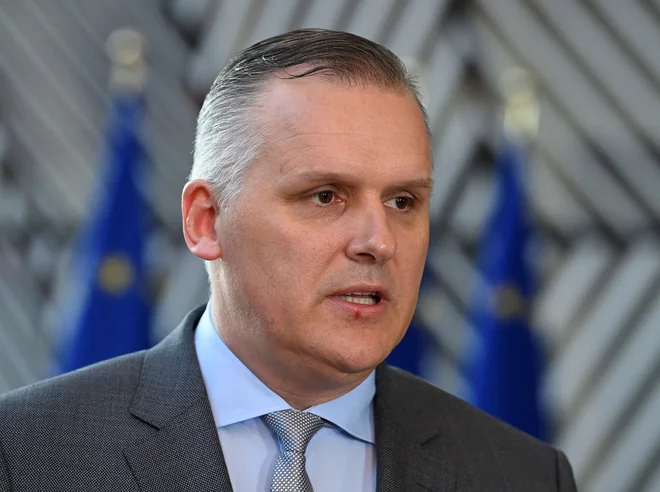 »Prinašamo dobre novice,« je minister za infrastrukturo Bojan Kumer sporočil gospodarstvenikom na Vrhu gospodarstva. FOTO: John Thys/Afp
