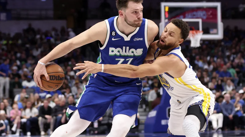 Fotografija: Luka Dončić in Stephen Curry. FOTO: Kevin Jairaj/USA Today Sports