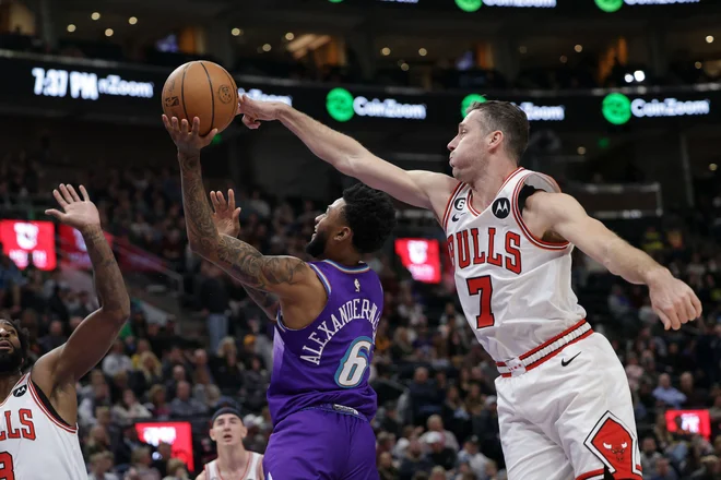 Goran Dragić je v Phoenixu videl šov domačega zvezdnika Devina Bookerja. FOTO: Chris Nicoll/USA Today Sports
