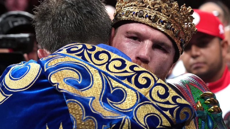 Fotografija: Saul Alvarez po septembrskem dvoboju z Genadijem Golovkinom v Las Vegasu. FOTO: Joe Camporeale/USA Today Sports
