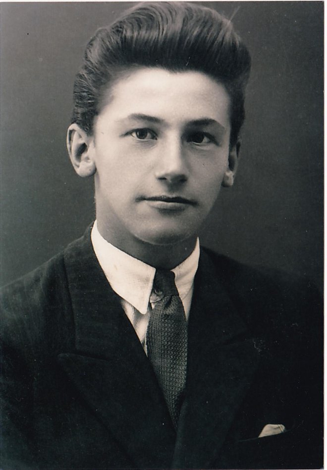 Dušan Puh ob zaključku šolanja, po maturi, malce pred začetkom druge svetovne vojne. FOTO: družinski arhiv
