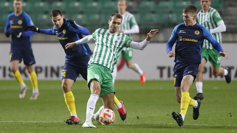 Fotografija: Olimpija je prvič v sezoni v Stožicah oddala dve točki, ker je imela preveč nerazpoloženih igralcev. Med njimi tudi napadalcca Mustafo Nukića. FOTO: Leon Vidic/Delo
