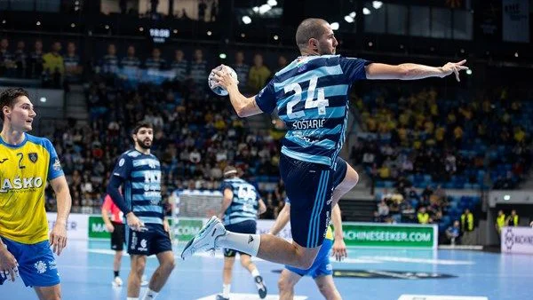 Fotografija: Mario Šoštarić (na fotografiji v dresu Szegeda) je slovensko reprezentanco zamenjala za hrvaško. FOTO: EHF
