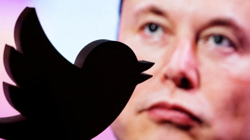 Fotografija: Novi lastnik twitterja Elon Musk uresničuje obljube razkrivanja odločitev prejšnjih menedžerjev. Foto Dado Ruvic/Reuters
