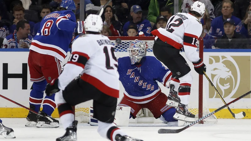 Fotografija: Igor Šesterkin v vratih NY Rangers ni uspel ustaviti tekmecev iz vrst Ottawe. FOTO: Jim Mcisaac/AFP