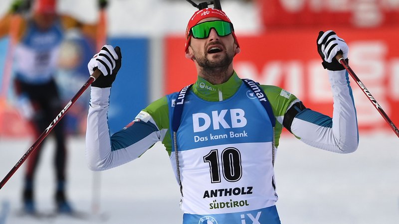 Fotografija: Najboljši slovenski biatlonec Jakov Fak z 21 mestom ni bilnajbolj zadovoljen, a jutri je na sproedu še zasledovalna tekma, na kateri bodo štirje slovenski biatlonci. FOTO: Marco Bertorello/AFP
