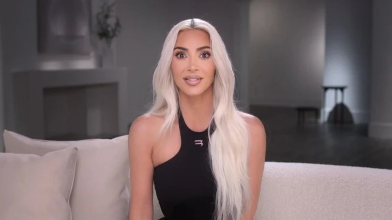 Fotografija: Namesto da bi vlagali vase, v dobi Kim Kardashian vlagamo predvsem nase. FOTO: Profimedia
