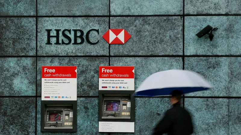 Fotografija: Mednarodna banka HSBC je zaprla poslovalnice in se usmerila v digitalizacijo. FOTO: Stefan Wermuth/Reuters
