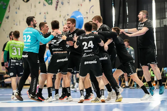 Rokometaši Gorenja iz Velenja, se veselijo zmage, v finalu pokala so premagali Loko, iz Škofje Loke. Slovenj Gradec, Slovenija 15.maja 2022. Foto Foto: Jan Gregorc

