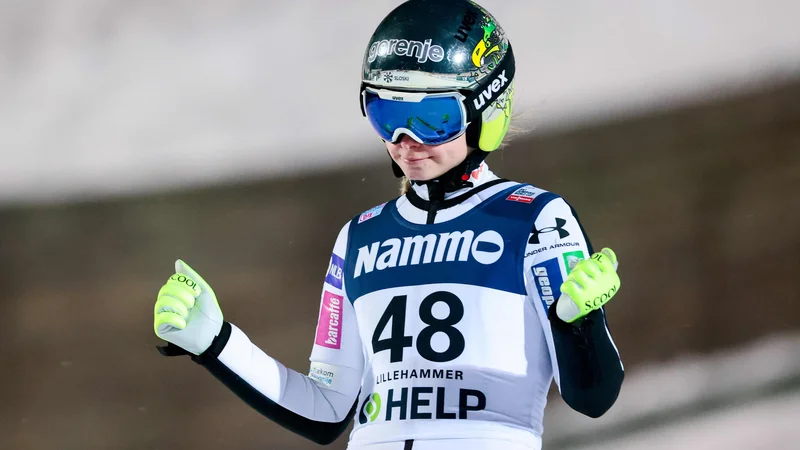 Fotografija: Nika Križnar je po svojih nastopih na včerajšnji tekmi odkimavala z glavo. FOTO: Geir Olsen/AFP