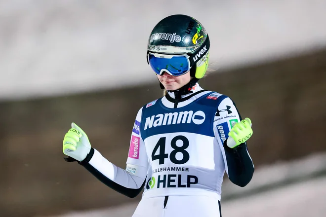 Nika Križnar je po svojih nastopih na včerajšnji tekmi odkimavala z glavo. FOTO: Geir Olsen/AFP
