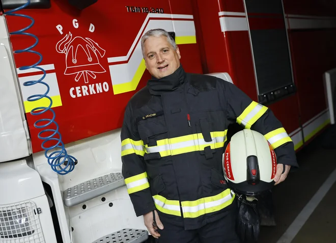 Stanko Močnik je bil vodja nočne izmene. Vsako noč je poveljeval od 300 do 950 ljudem. FOTO: Jože Suhadolnik/Delo
