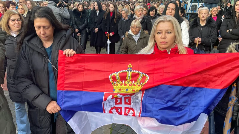 Fotografija: Lanska anketa Združenih narodov kaže, da je Srbija na drugem mestu v svetu po številu mladih ljudi, ki želijo zapustiti svojo državo. FOTO: Fedja Grulovic/Reuters