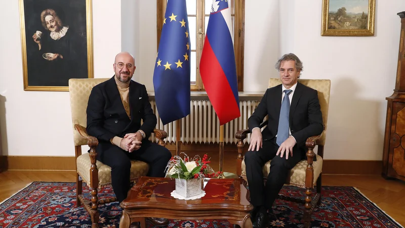 Fotografija: Predsednik vlade Robert Golob je na delovnem obisku na gradu Strmol gostil predsednika evropskega sveta Charlesa Michela. FOTO: Leon Vidic/Delo
