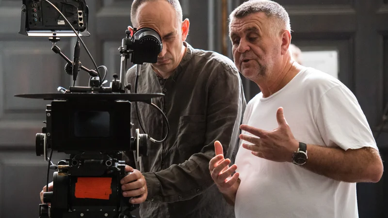 Rajko Grlić nas popelje po svoji zares impresivni življenjski poti, od nadobudnega najstniškega filmarja, prek študenta praške FAMU, do odmevnih filmskih projektov najprej v Jugoslaviji in nato na različnih koncih sveta. FOTO: Saša Huzjan