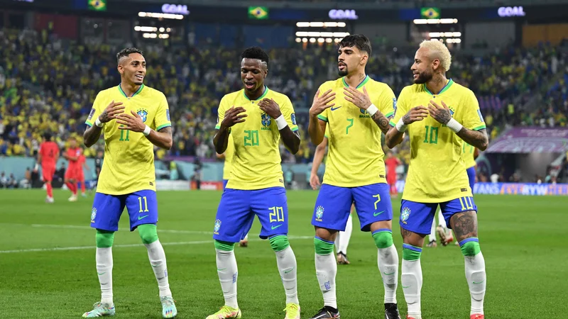 Fotografija: Brazilci so si dali duška po vsakem zadetku. FOTO: Manan Vatsyayana/AFP