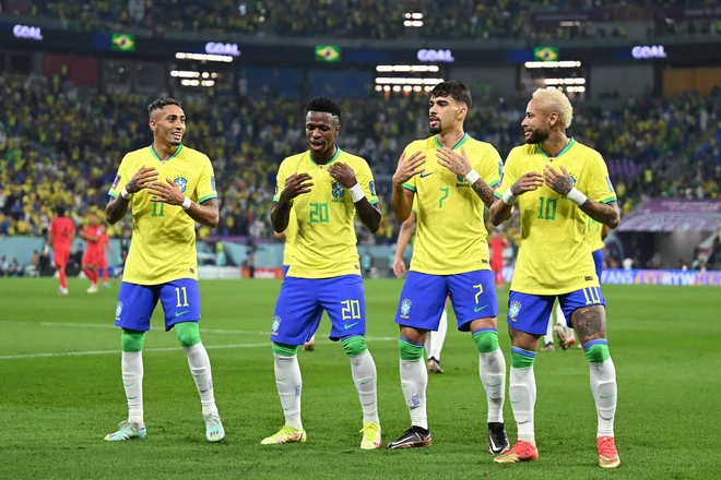 Brazilci so si dali duška po vsakem zadetku. FOTO: Manan Vatsyayana/AFP