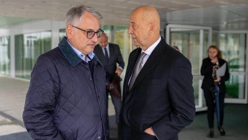 Fotografija: Ministrstvo za gospodarstvo, ki ga vodi Matjaž Han (levo) in Gospodarska zbornica Slovenije, kjer je na čelu Tibor Šimonka, so pri pripravi zakona intenzivno sodelovali. FOTO: Voranc Vogel/Delo